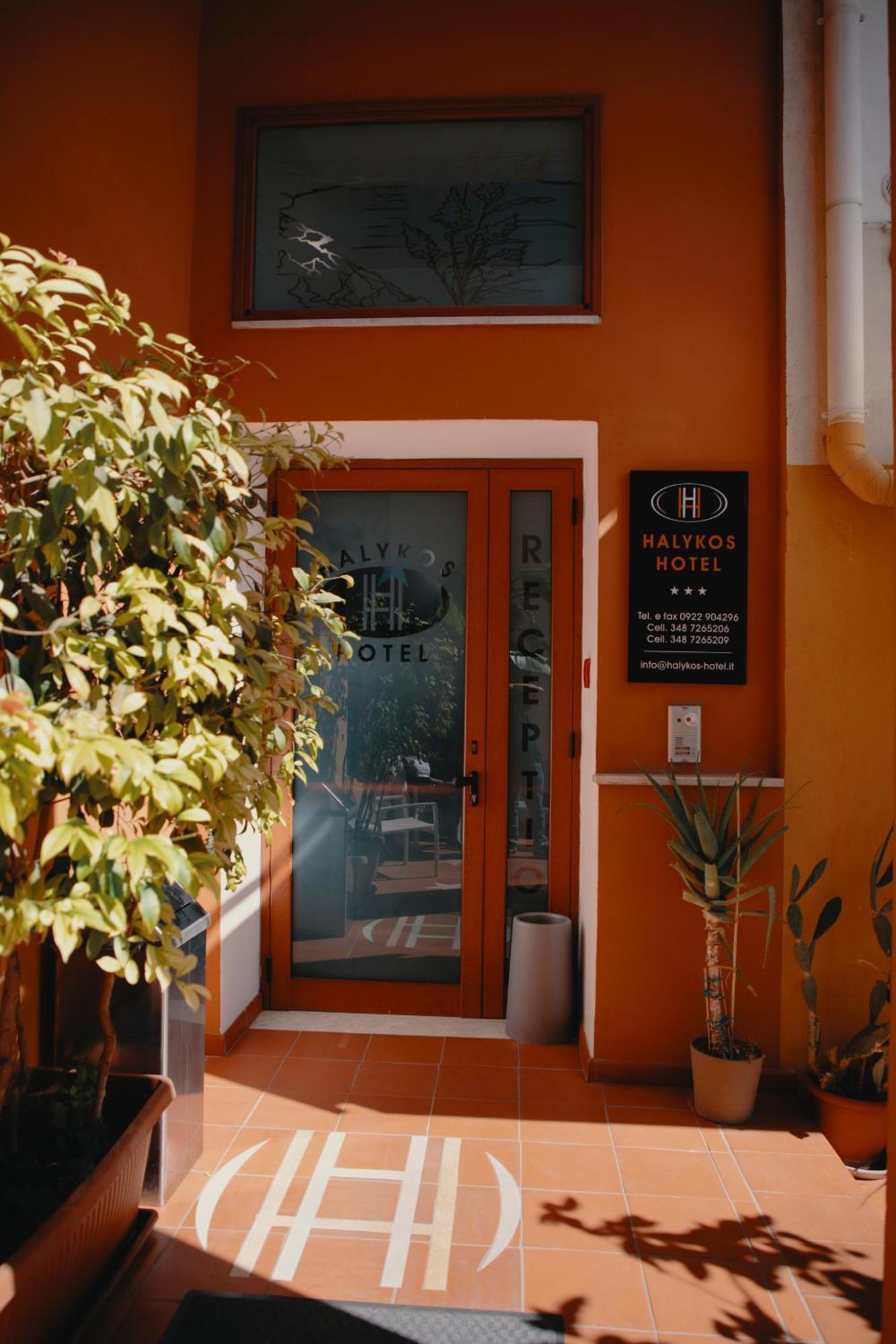 Hotel Halykos 3*