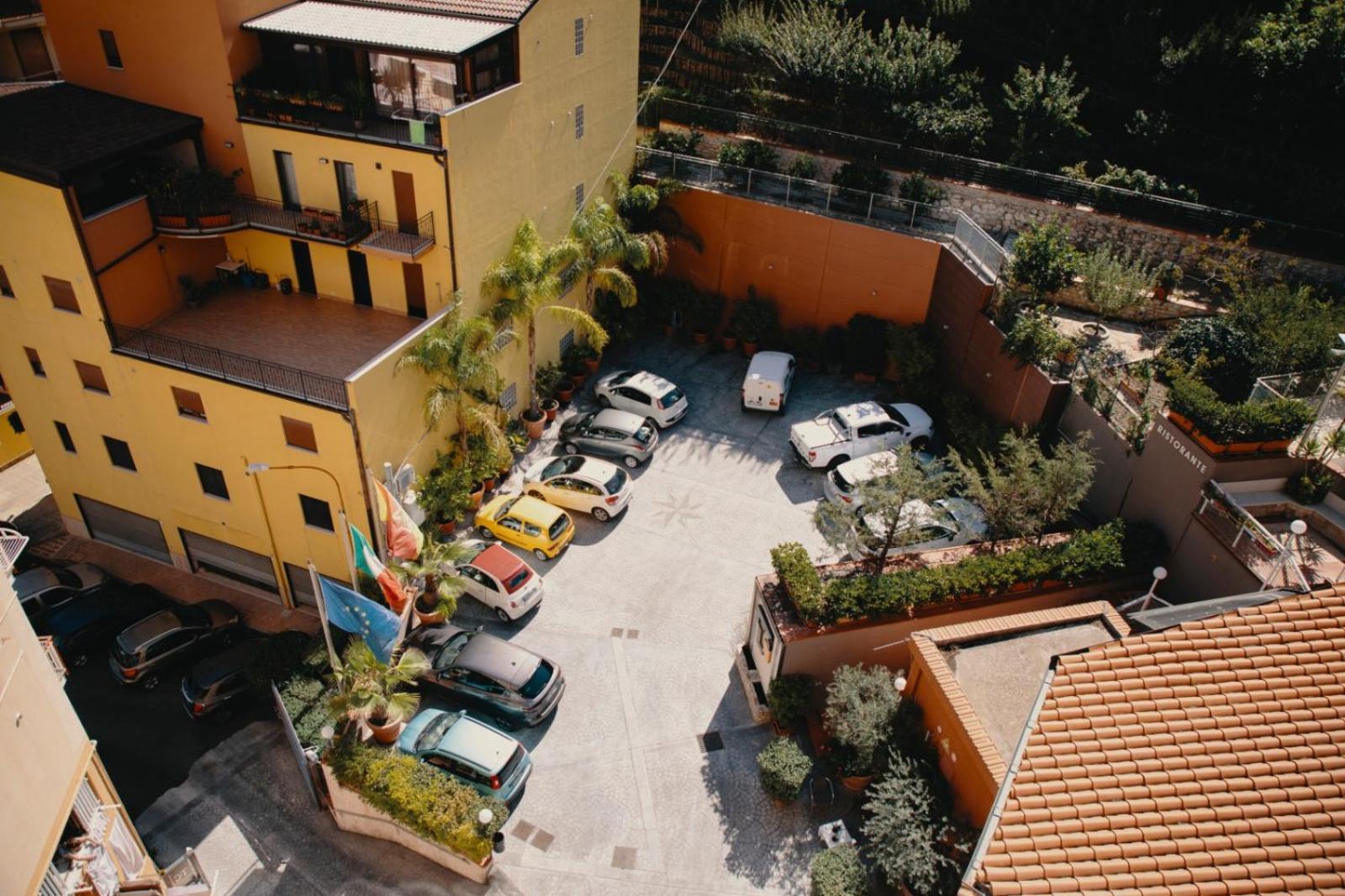 Halykos Hotel 3*